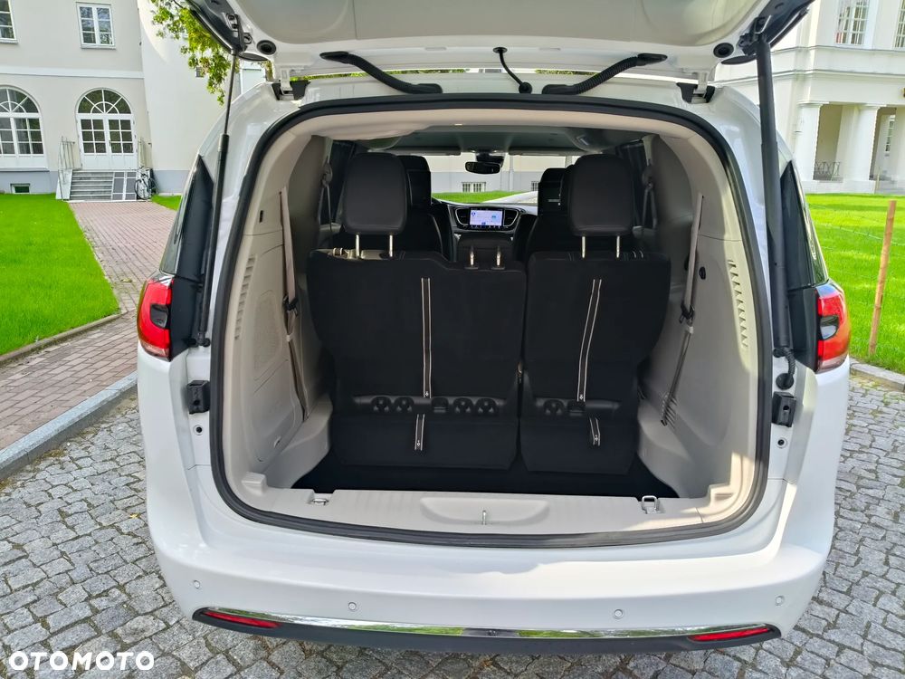 Chrysler Pacifica - 16