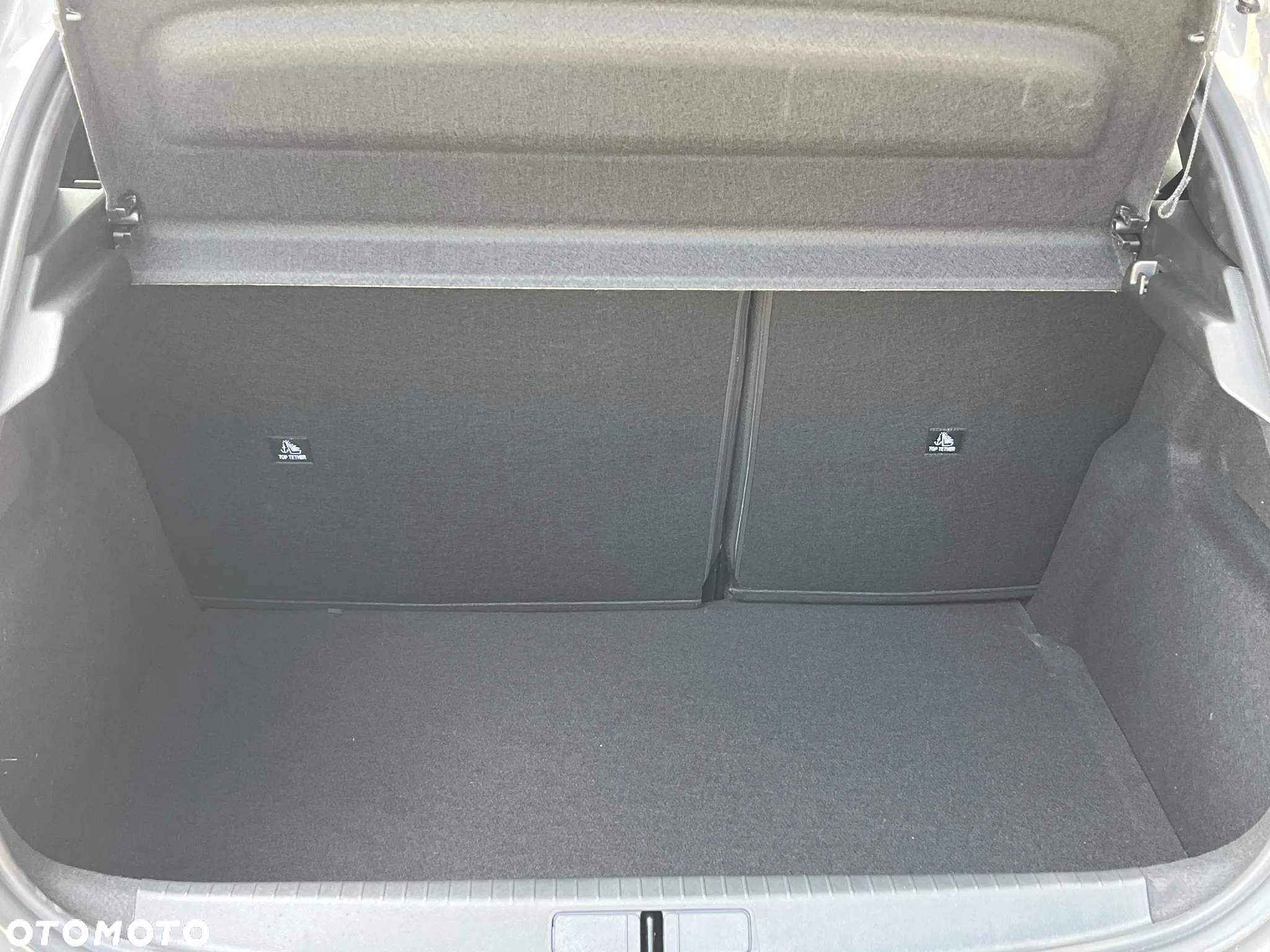 Peugeot 208 - 14