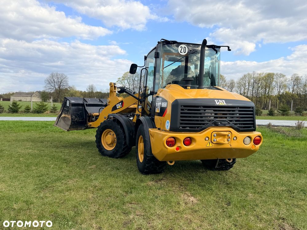 Caterpillar Ładowarka łamana 906M Cat łyżka widły 907 908 5 6 ton SZYBKOZŁĄCZE HYDRAULICZNE dodatkowe linie ZAMIATARKA za dopłatą - 11