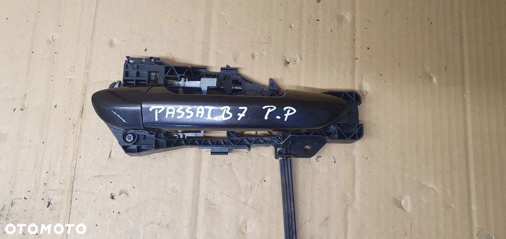 Klamka prawy przód przednia prawa mocowanie VW Passat B7 3C0837886J - 2