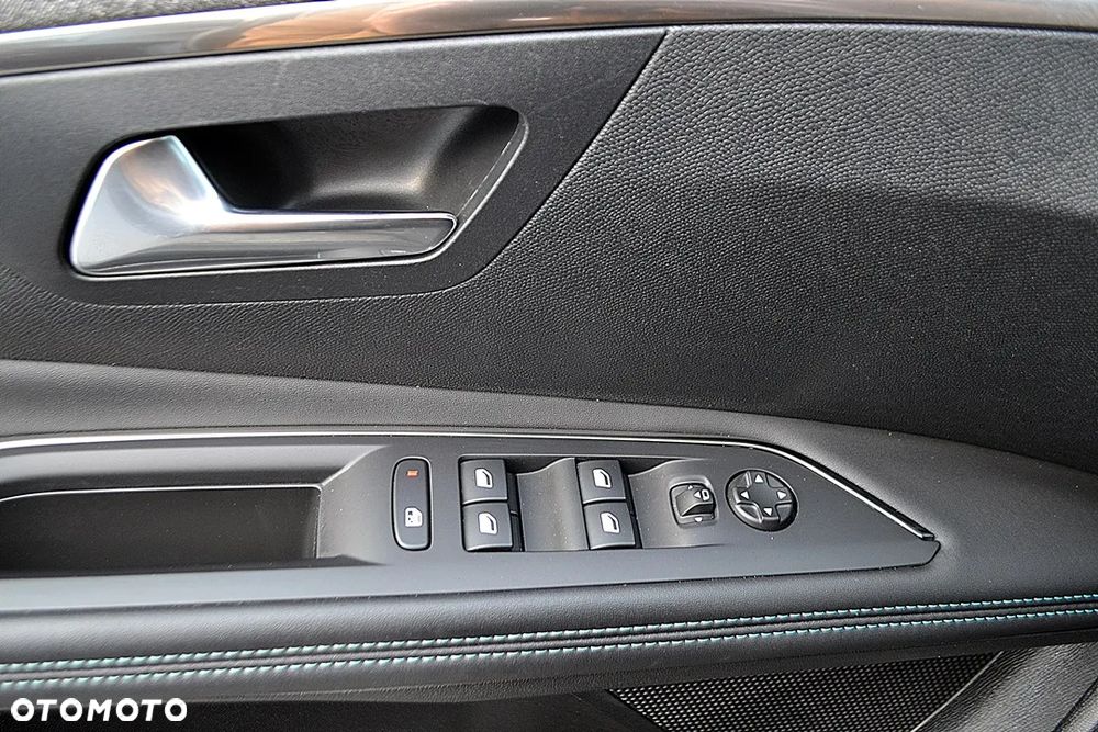 Peugeot 3008 BlueHDi 130 Stop & Start EAT8 Allure - 22