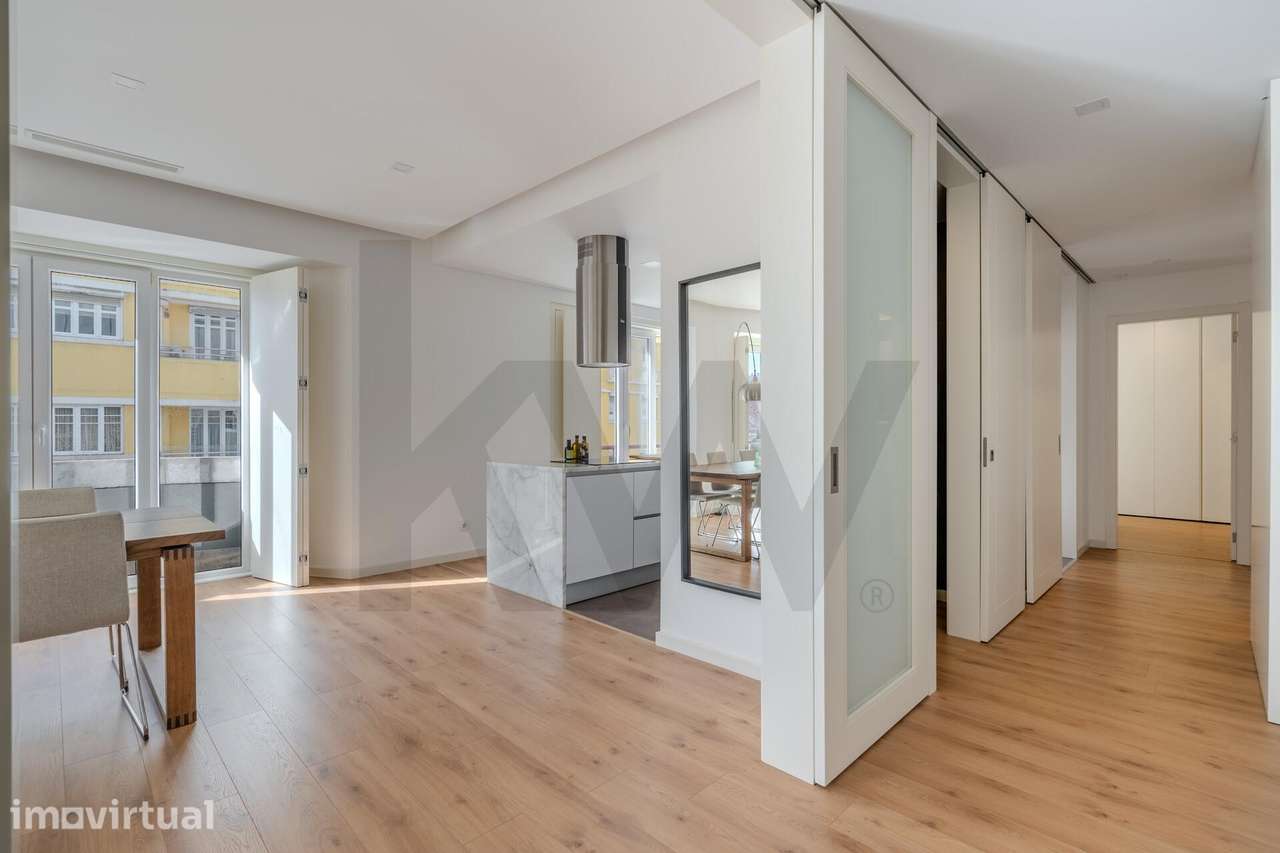 Apartamento de luxo  3 dormitórios com garagem e elevador junto ao par - Grande imagem: 5/42