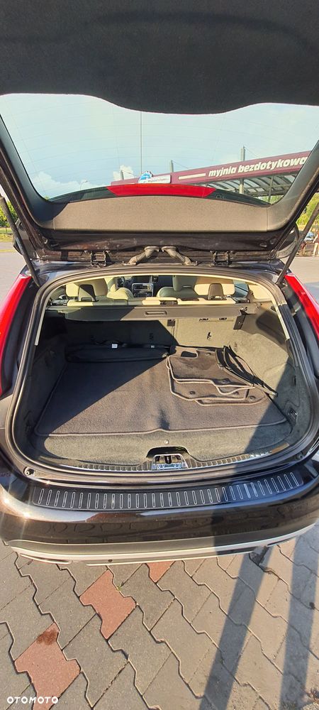Volvo V60 D6 AWD Plug-in Hybrid R-Design Summum - 15