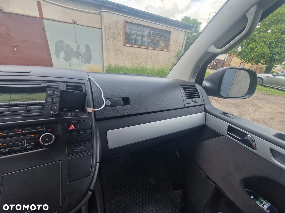 Volkswagen Multivan - 22