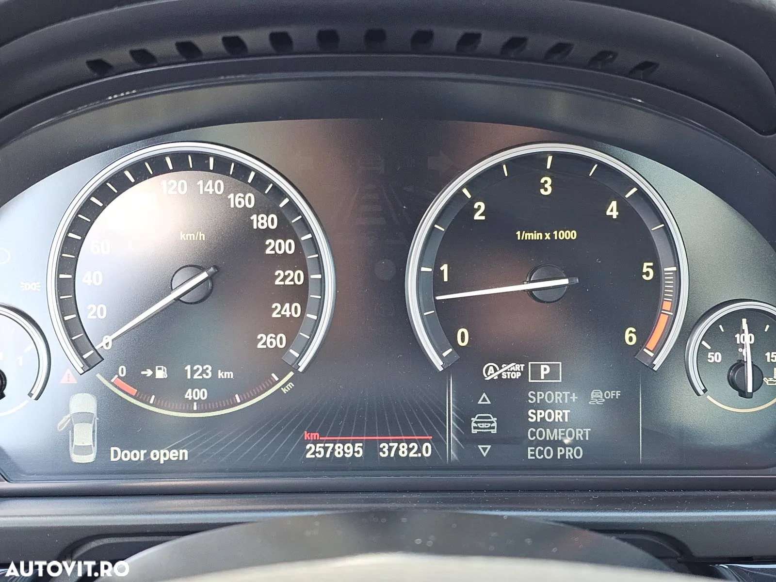 BMW Seria 5 530d xDrive Sport-Aut. Luxury Line - 29