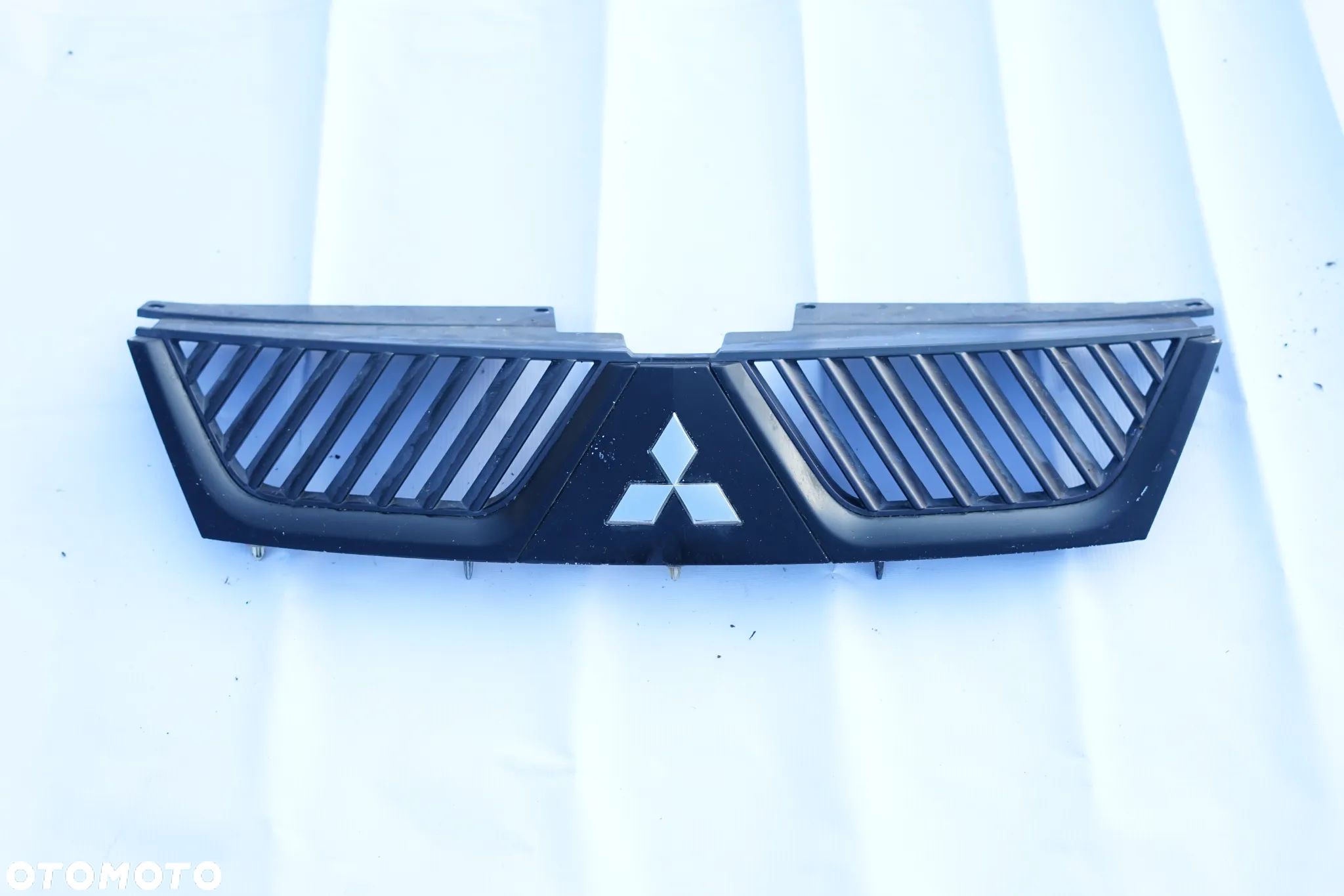 Grill atrapa chłodnicy Mitsubishi Outlander II - 1