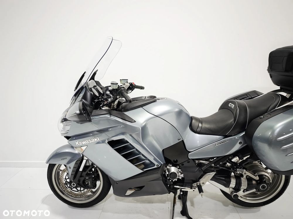 Kawasaki GTR - 16