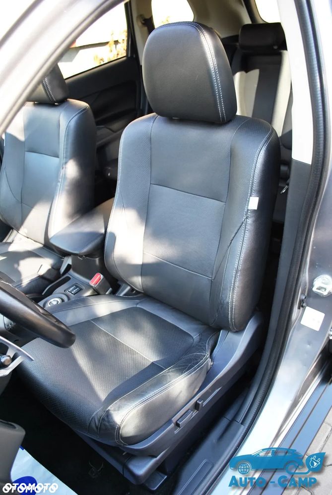 Mitsubishi Outlander Instyle NAVI + - 13