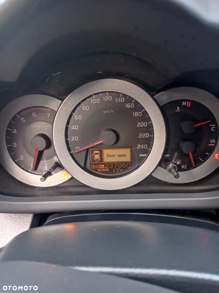 Toyota RAV4 2.2 D-4D Premium - 9