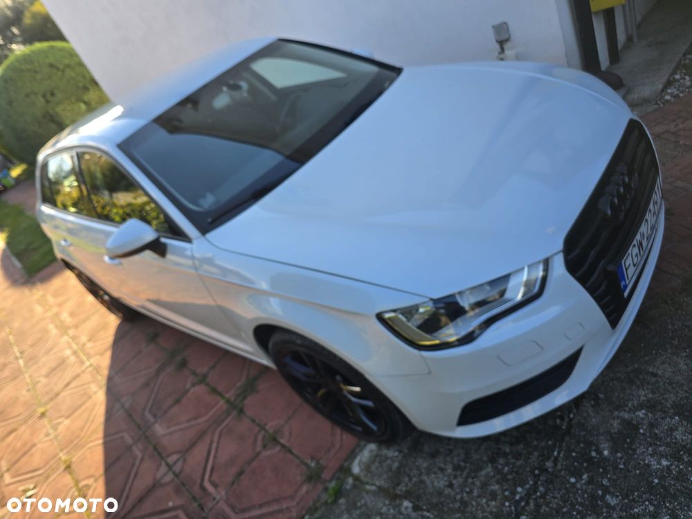 Audi A3 Sportback 1.6 TDI DPF Ambiente - 2