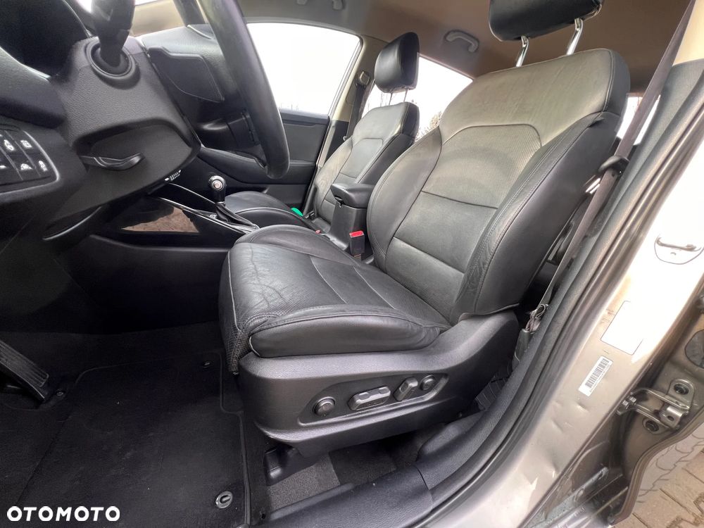 Kia Carens 1.7 CRDi Spirit - 9