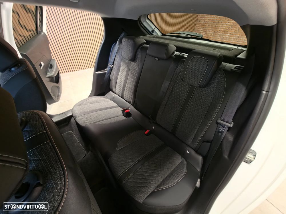 Peugeot 208 1.2 Hybrid Allure e-DCS6 - 11