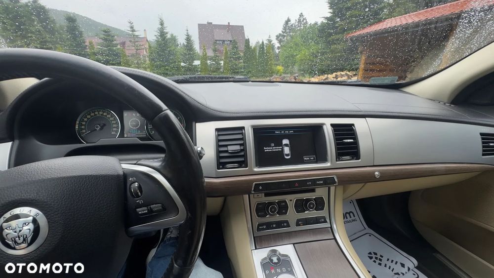 Jaguar XF 2.0 T Premium Luxury - 7
