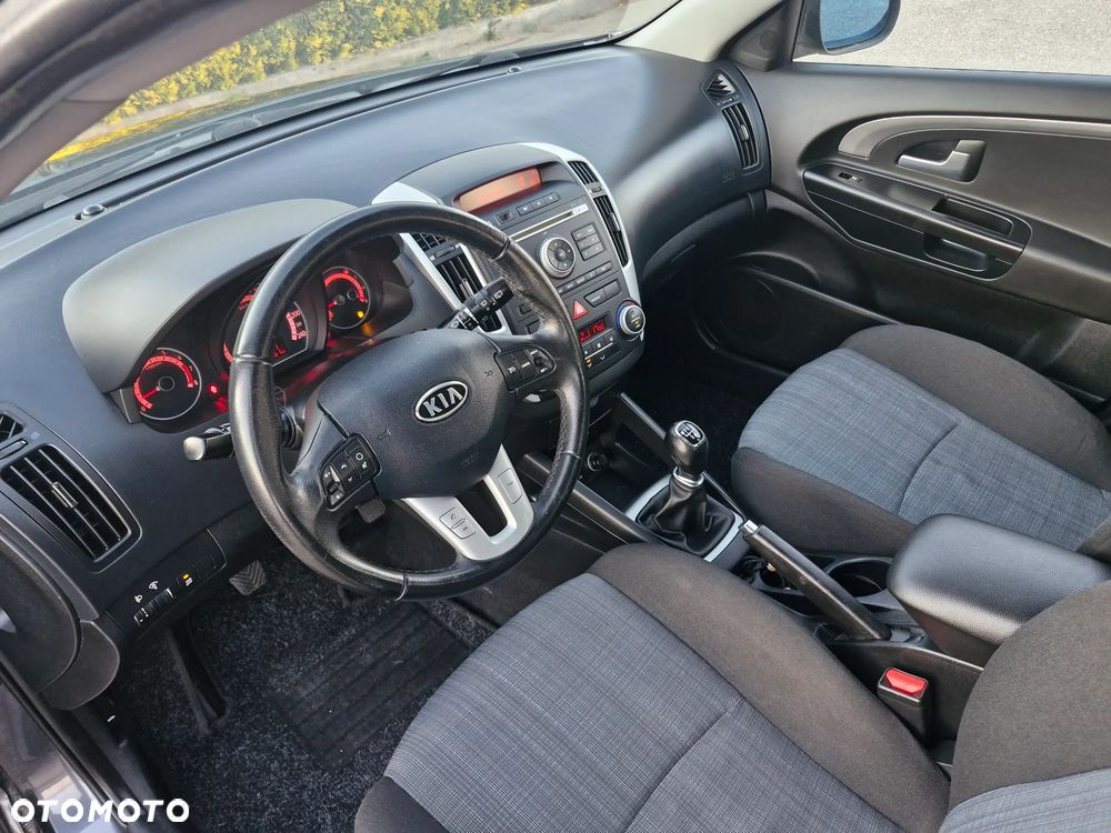 Kia Ceed - 16