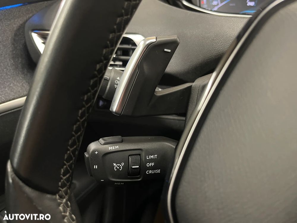 Peugeot 3008 PHEV 225 EAT8 Allure Pack - 25