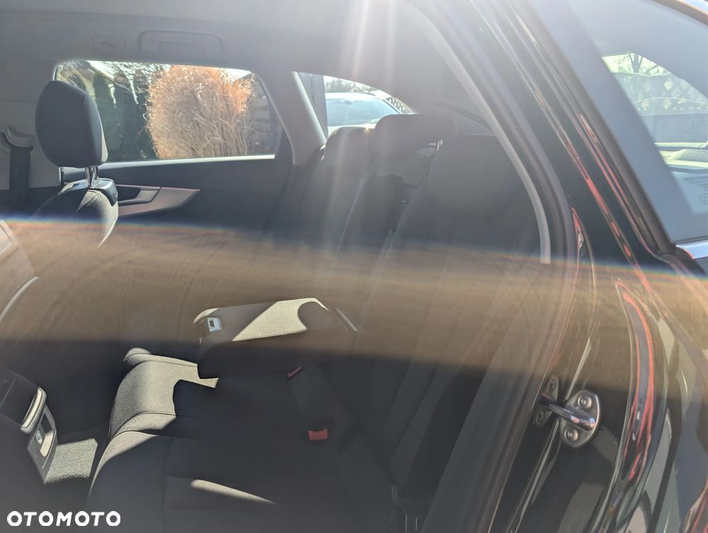 Audi A4 Avant 40 TFSI S tronic - 24