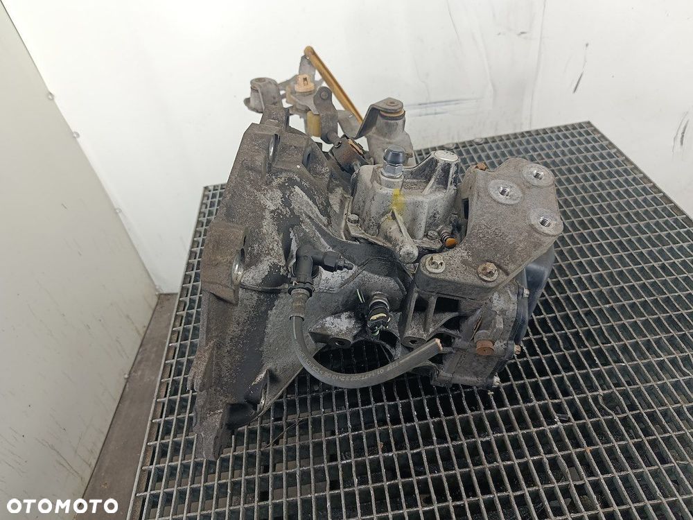 SKRZYNIA BIEGÓW MANUALNA 5 OPEL CORSA D S9W374 1.3 CDTI - 5