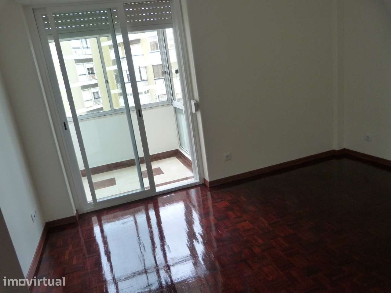 Apartamento Renovado - Excelente localização - Grande imagem: 5/7