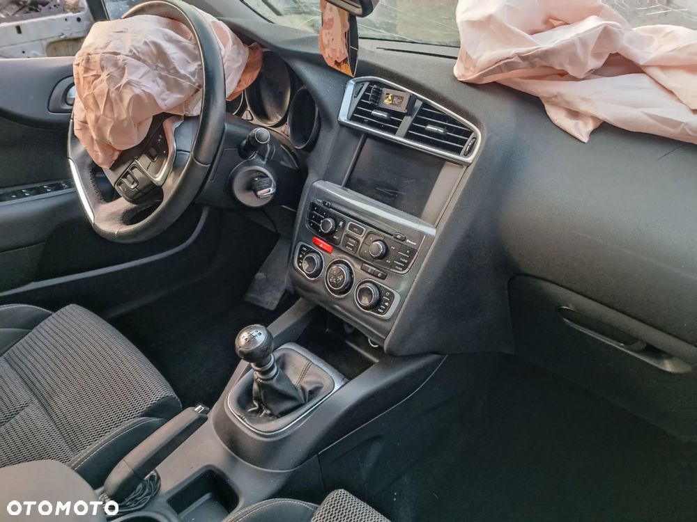 Citroën C4 1.2 e-THP Exclusive - 8