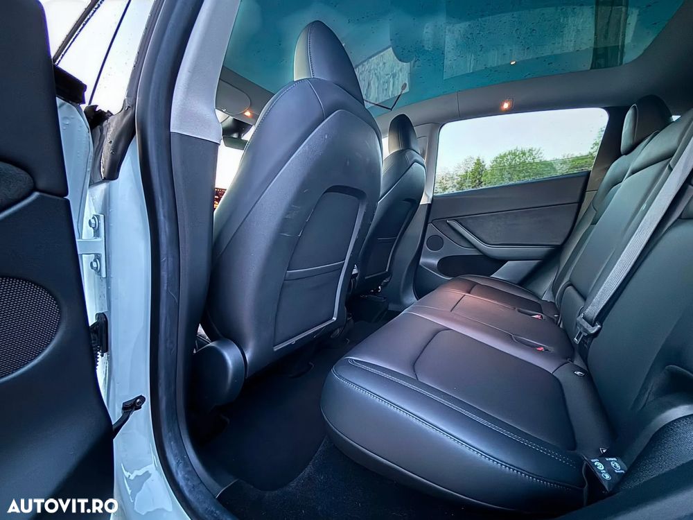 Tesla Model Y - 9