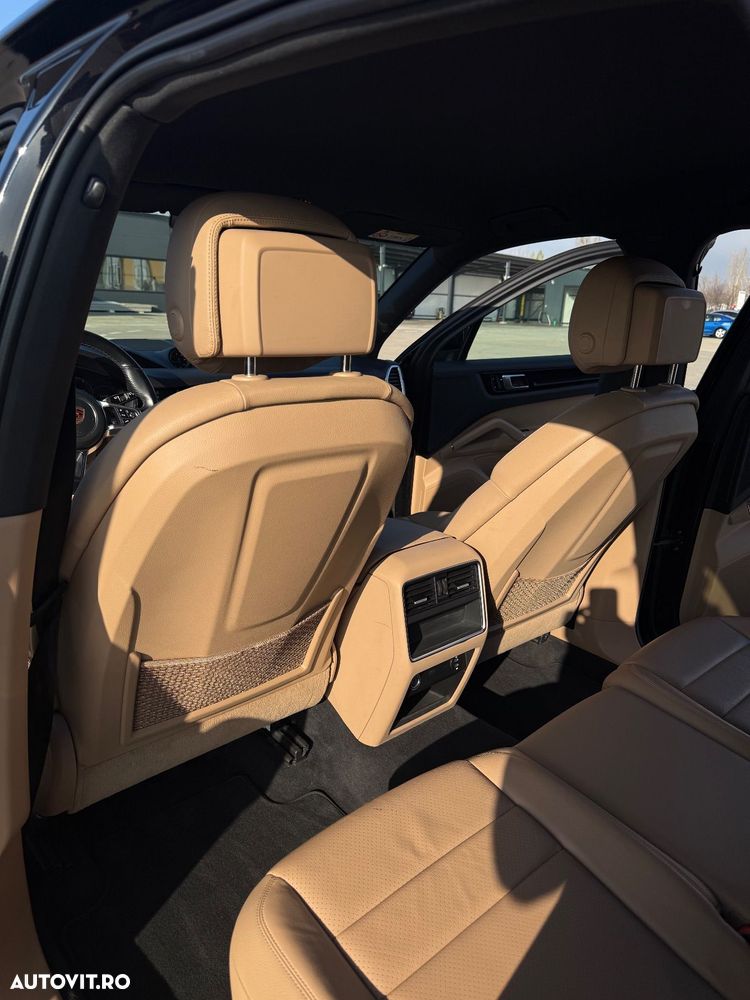 Porsche Cayenne Standard - 21