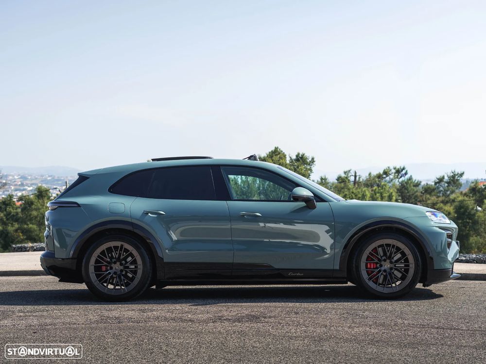 Porsche Cayenne Electric Turbo - 10