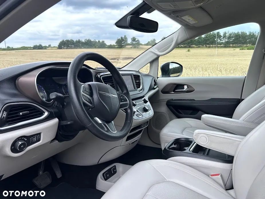 Chrysler Pacifica - 23