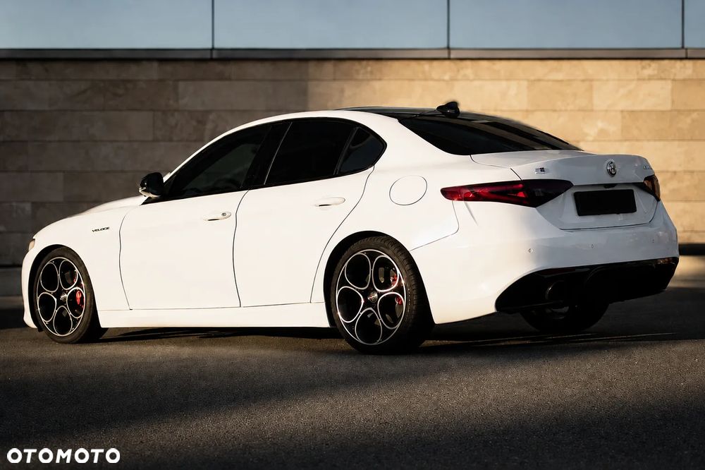Alfa Romeo Giulia 2.0 Turbo 16V AT8-Q4 Ti - 4