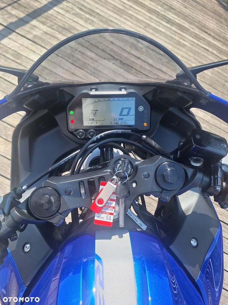 Yamaha R3 - 11