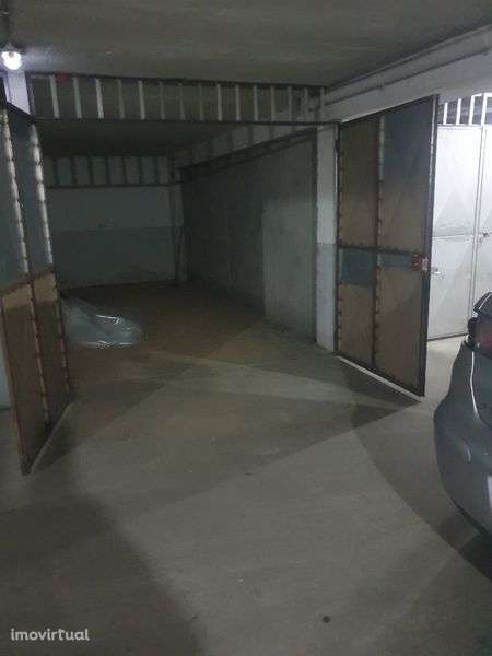 Garagem fechada na rua dos peões - Grande imagem: 4/5