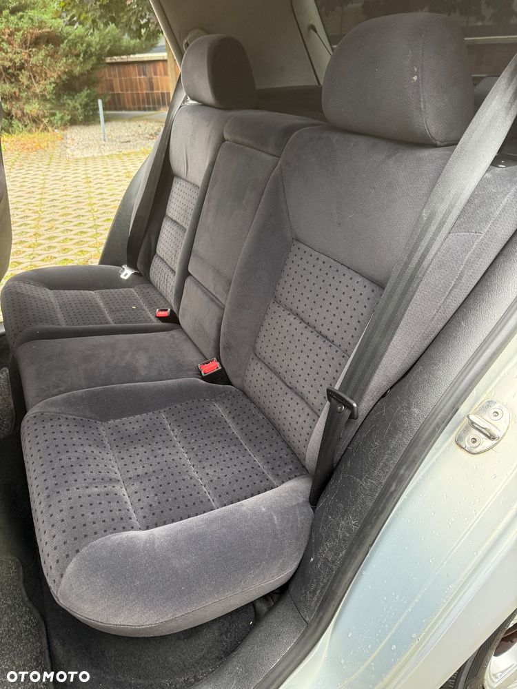 Volkswagen Golf IV 1.6 Highline - 23