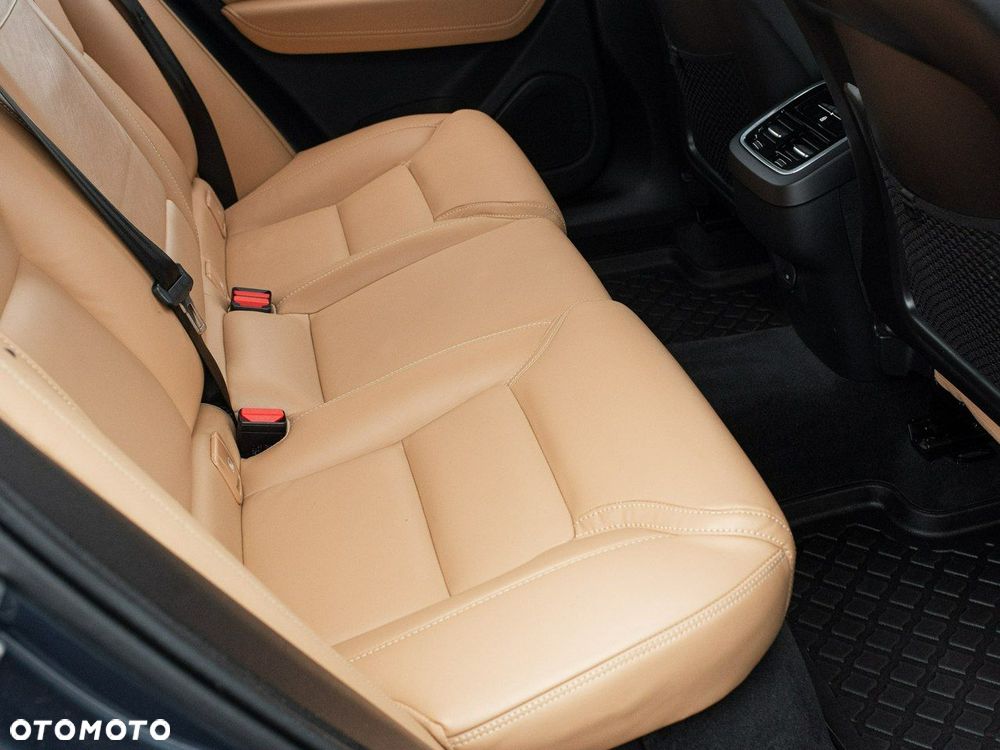 Volvo XC 60 B5 D AWD Inscription - 32