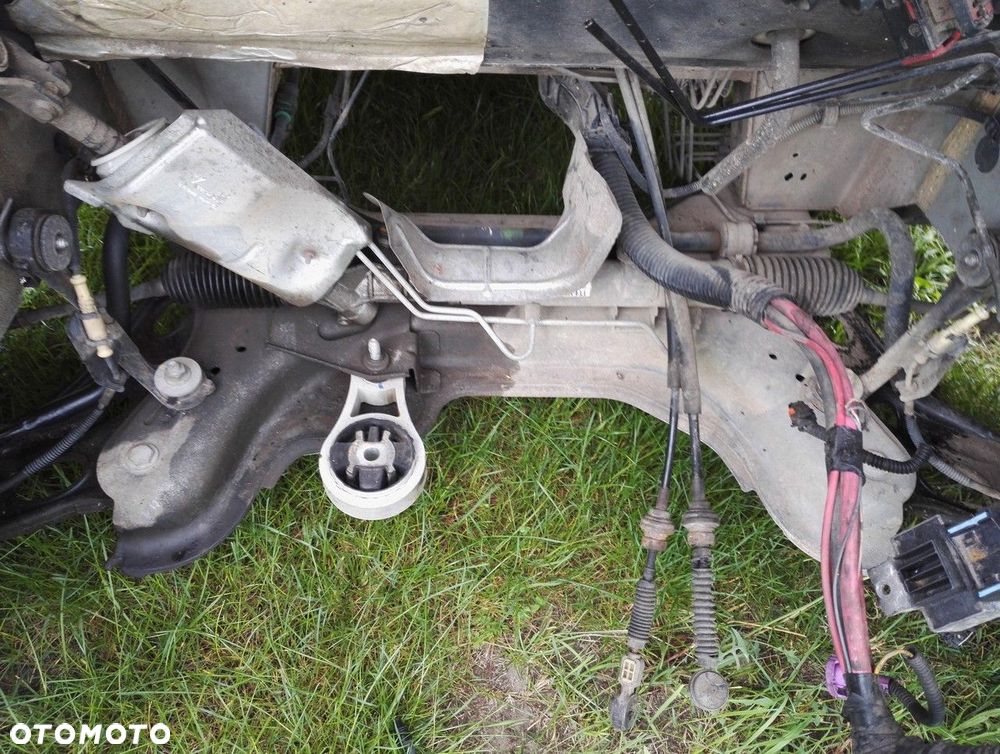 łapa skrzyni poduszka uchwyt trafic vivaro 07-14 - 2