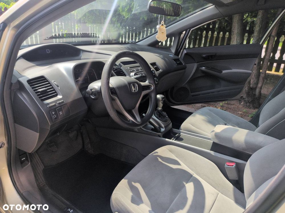Honda Civic 1.8 Executive - 12