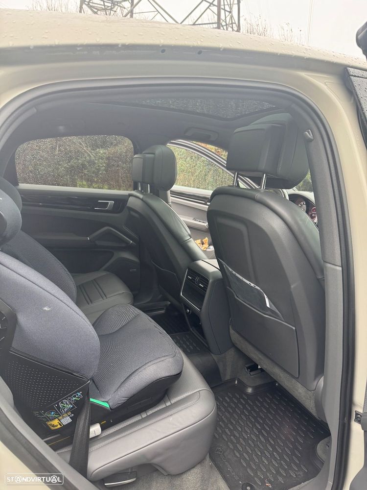 Porsche Cayenne Coupé E-Hybrid - 16