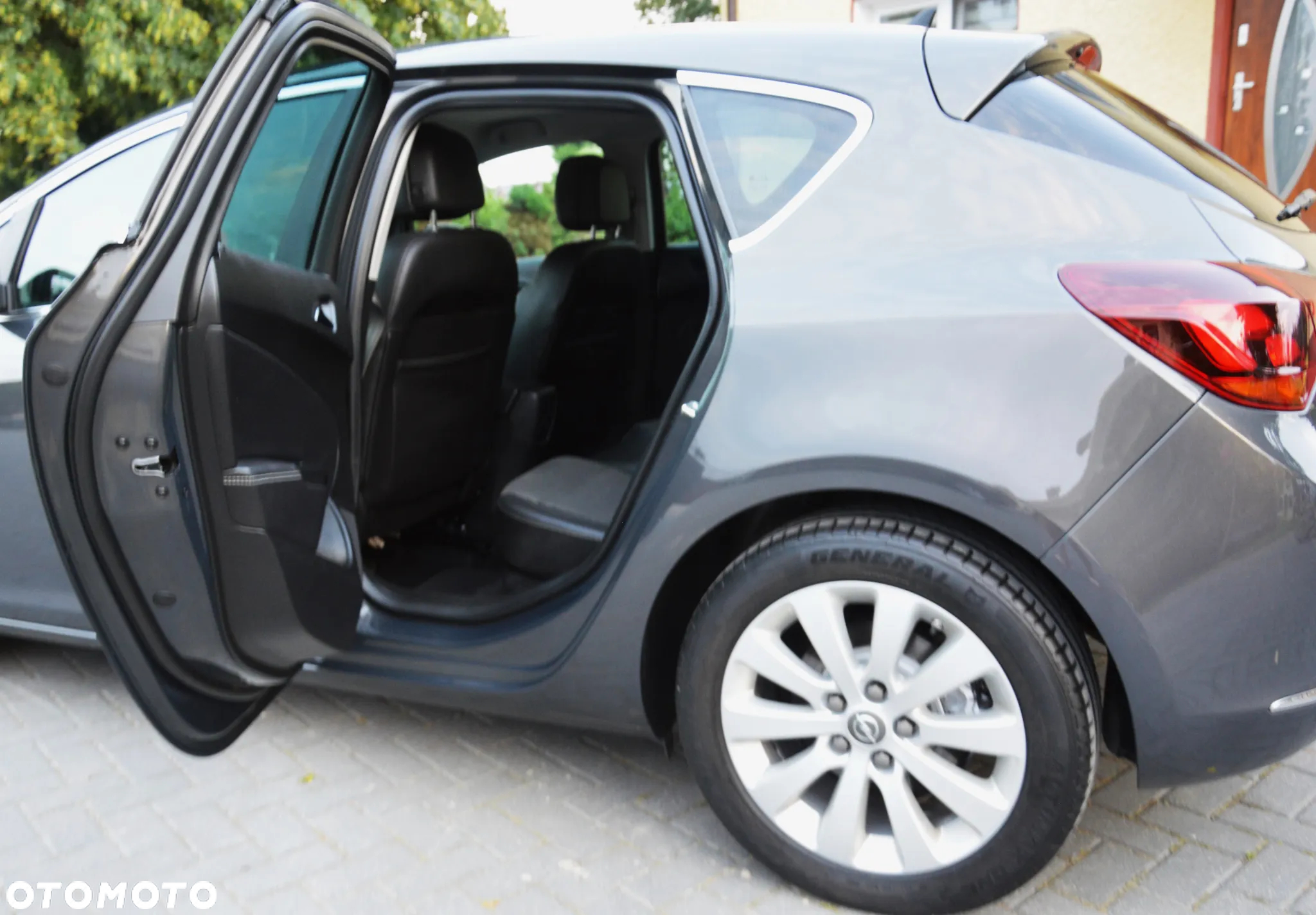 Opel Astra IV 1.6 CDTI Cosmo - 38