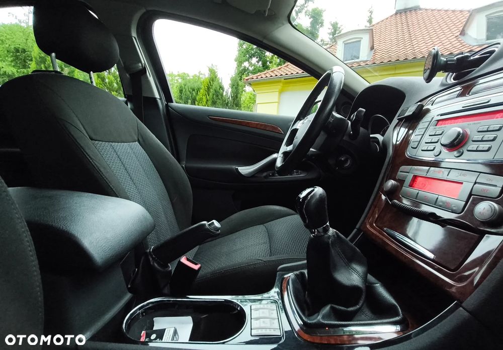 Ford Mondeo 2.0 Ghia - 7