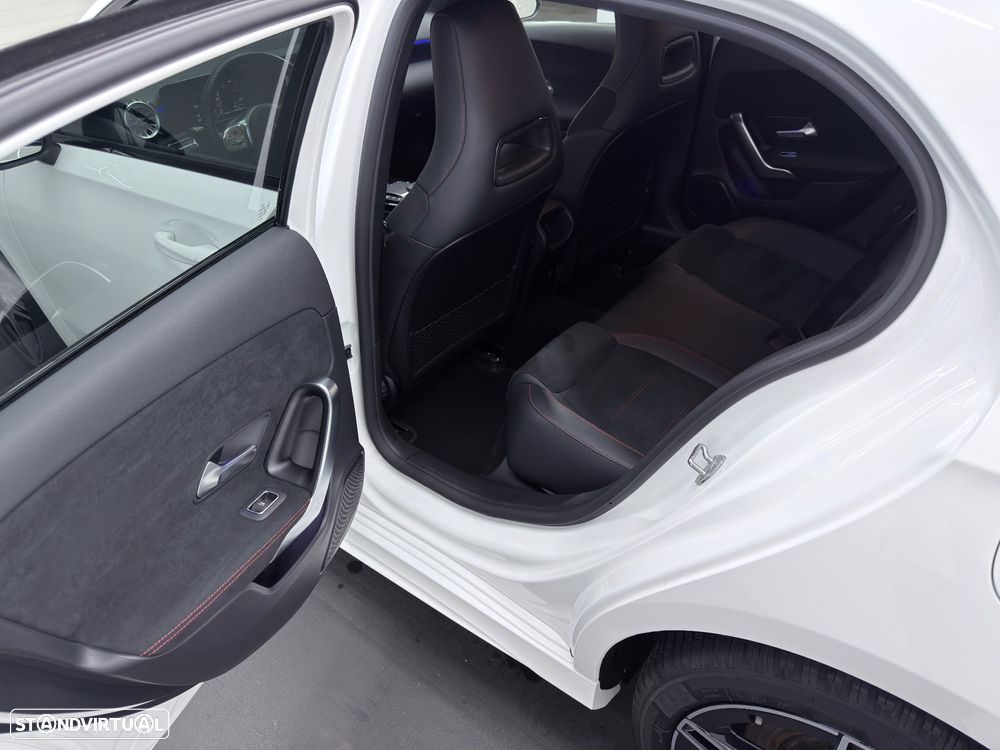 Mercedes-Benz A 250 e AMG Line - 14