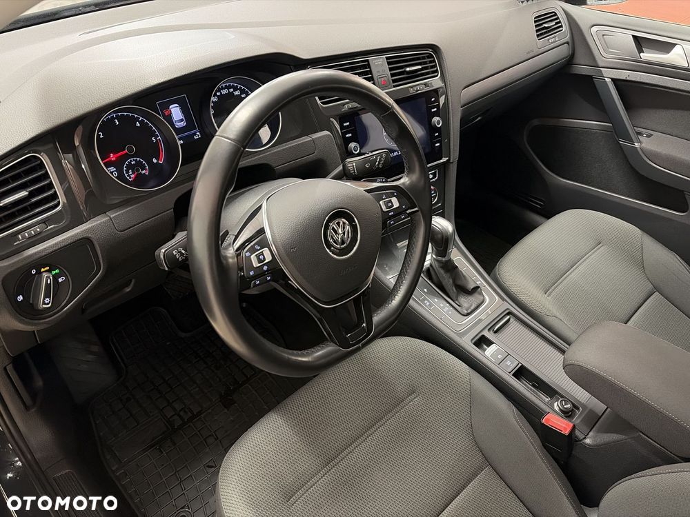 Volkswagen Golf - 10