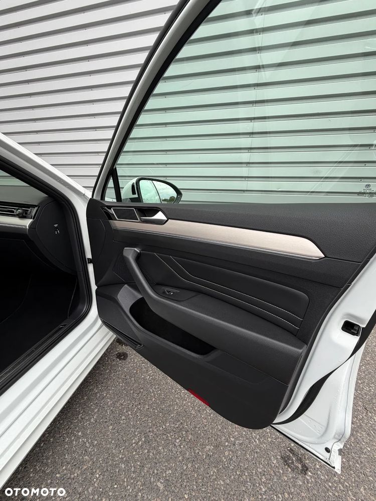 Volkswagen Passat Variant 1.6 TDI (BlueMotion Technology) DSG Trendline - 24