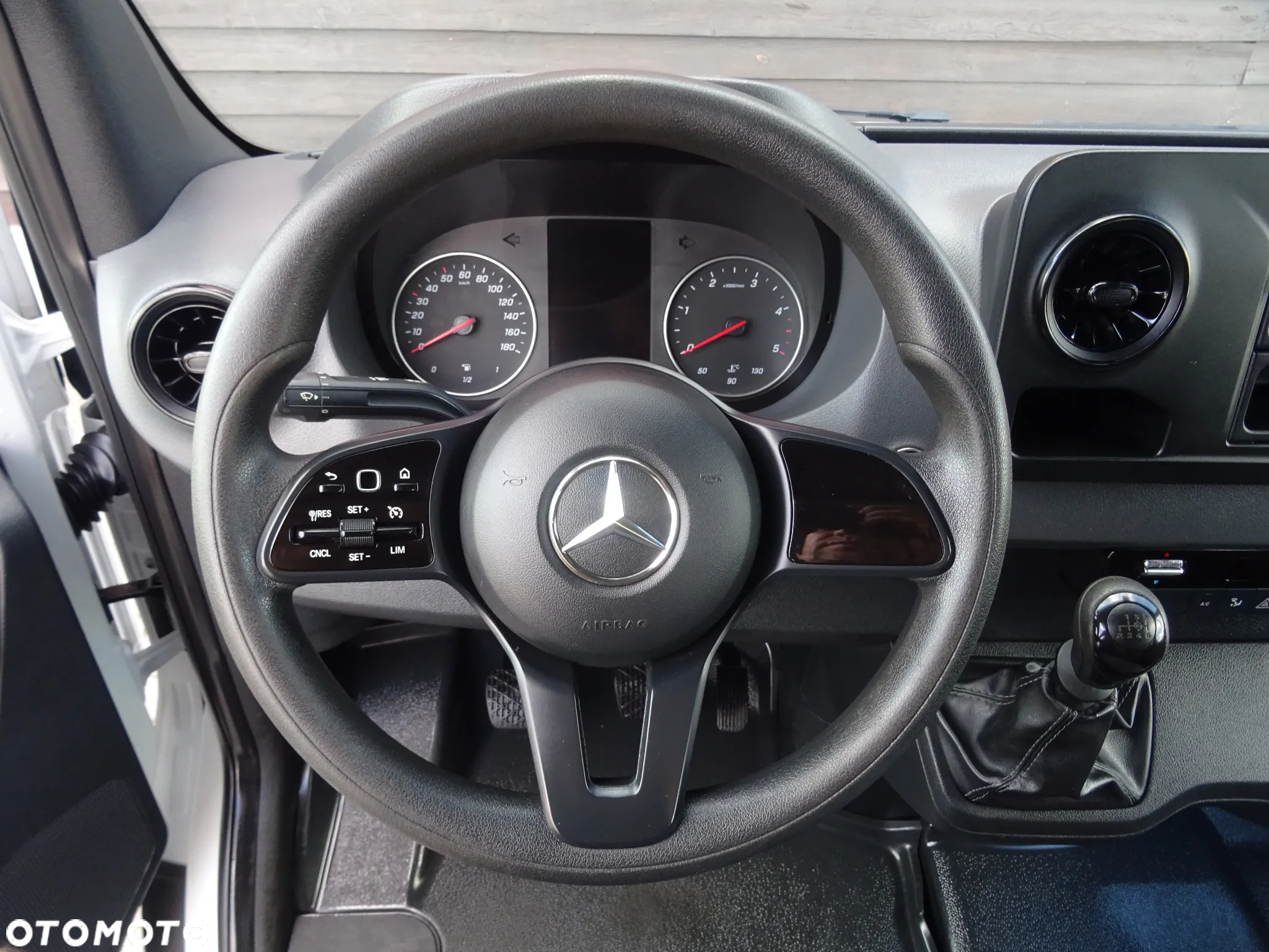 Mercedes-Benz Sprinter - 27