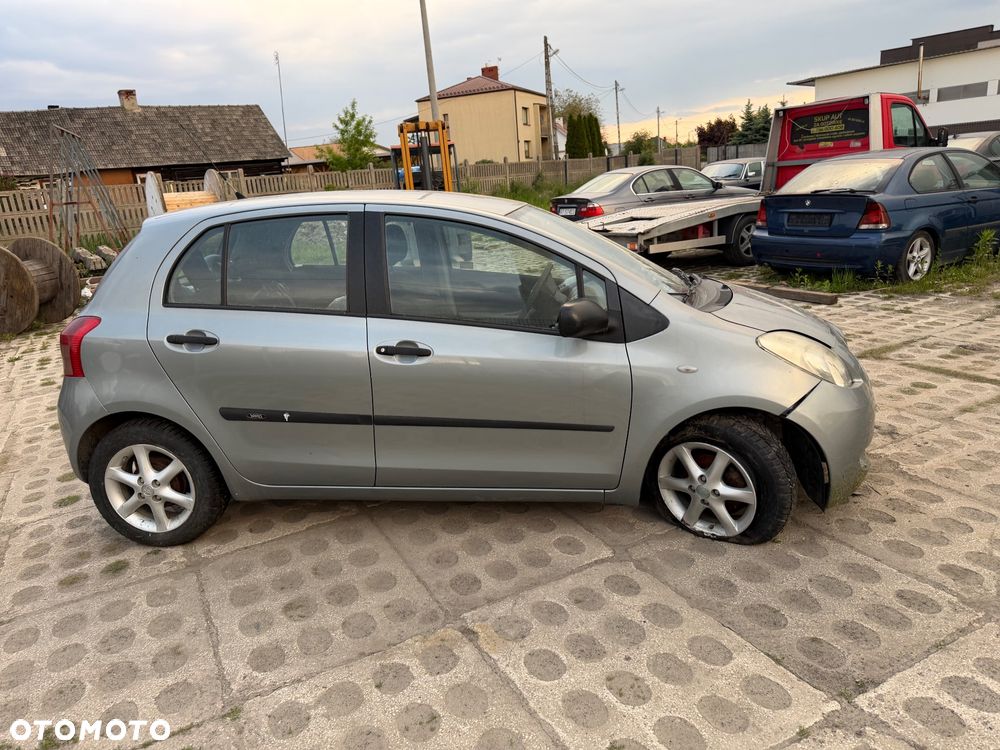 Toyota Yaris 1.3 Luna A/C - 3