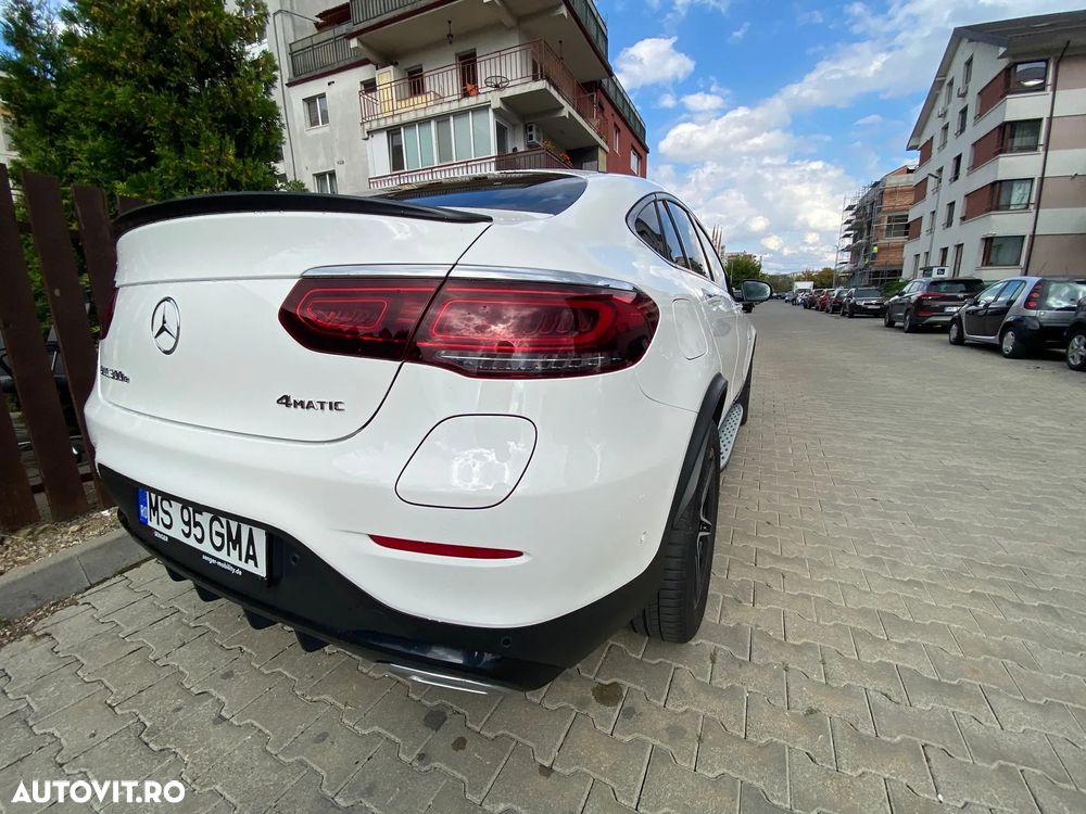 Mercedes-Benz GLC 300 e 4Matic 9G-TRONIC AMG Line - 16