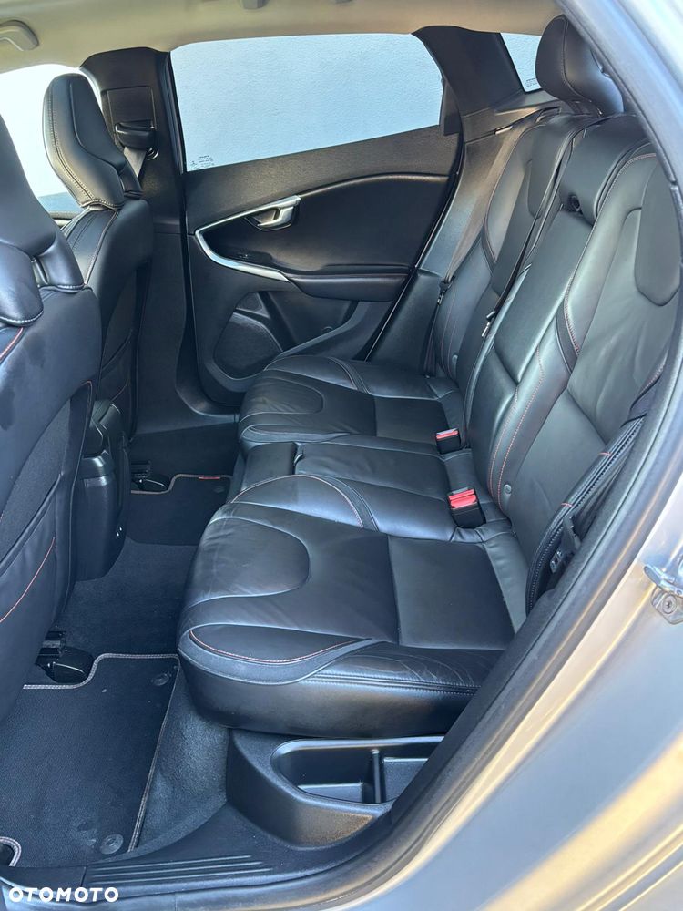 Volvo V40 D4 Drive-E Ocean Race - 11