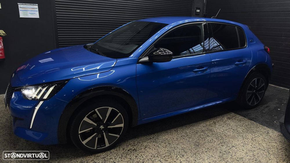 Peugeot e-208 GT - 19