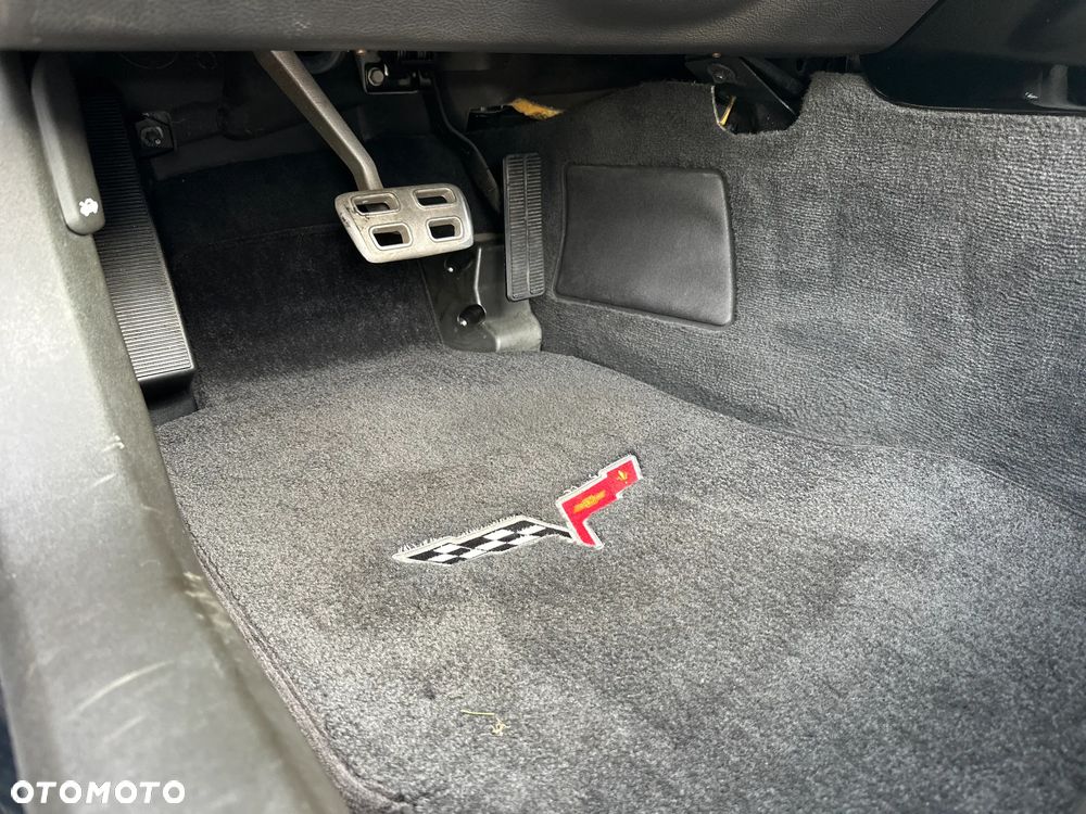 Chevrolet Corvette - 14