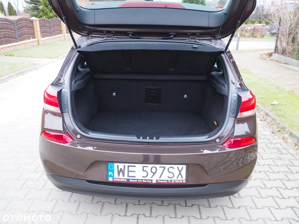 Hyundai i30 1.6 D Comfort - 37