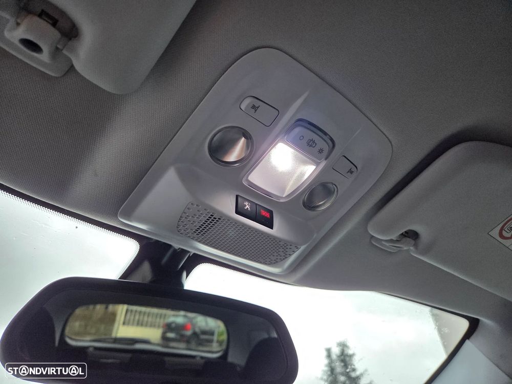 Peugeot 2008 1.2 PureTech Signature - 25