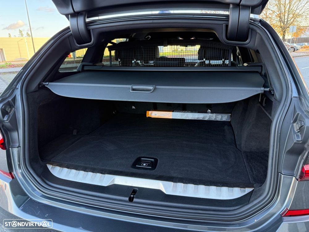 BMW 330 e Touring Pack M Auto - 24