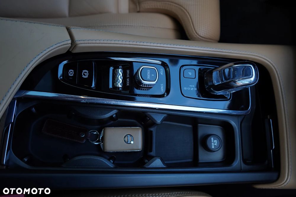 Volvo XC 90 T8 AWD Plug-In Hybrid Inscription 7os - 4